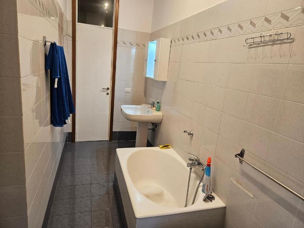 Guesthouse - Metro M1 Sesto Rondo Сесто Сан Джовани Екстериор снимка